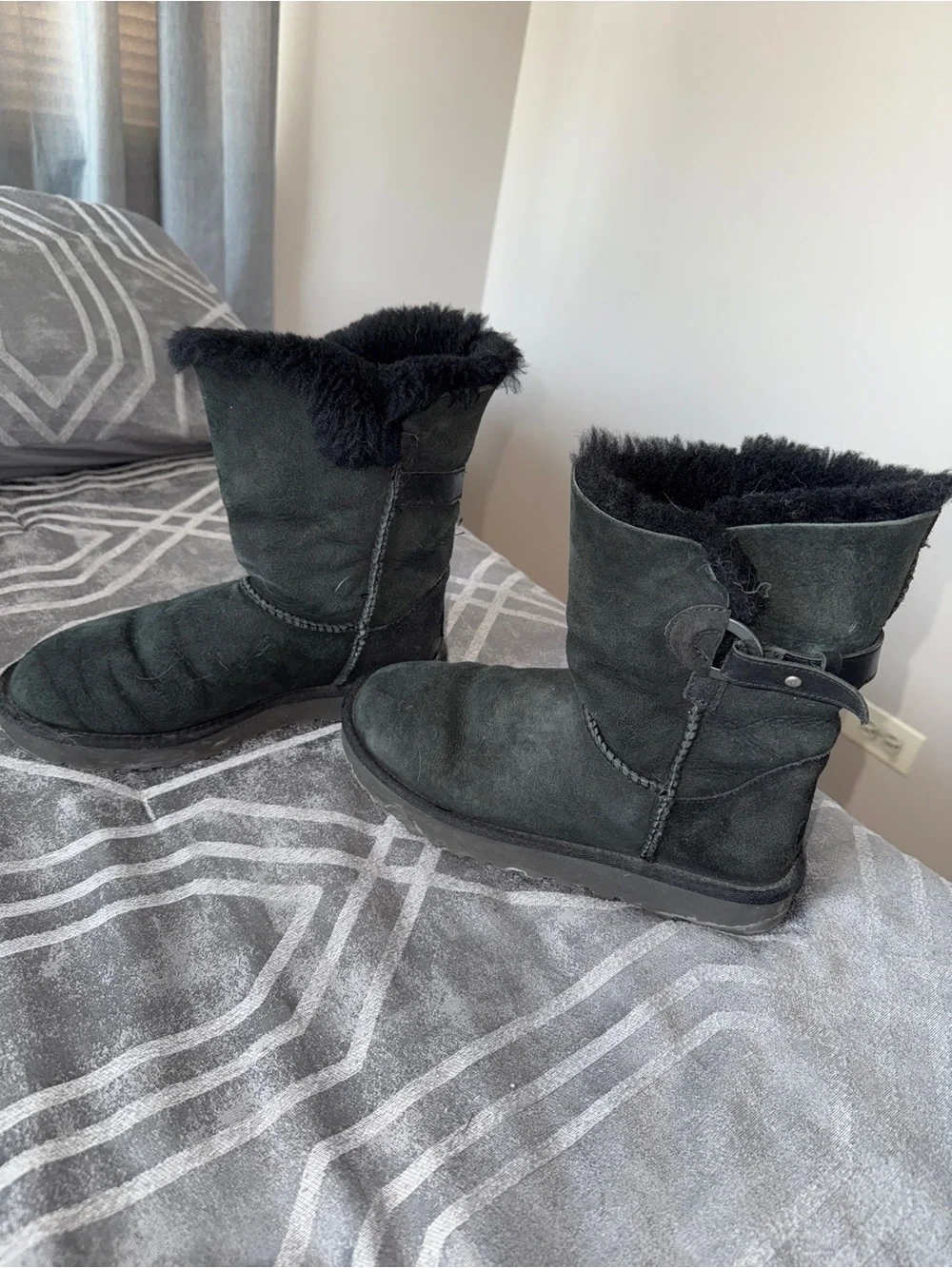 UGG Naiyah in Black Suede Short Boots